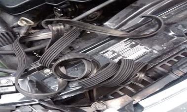 What causes V belts to twist?