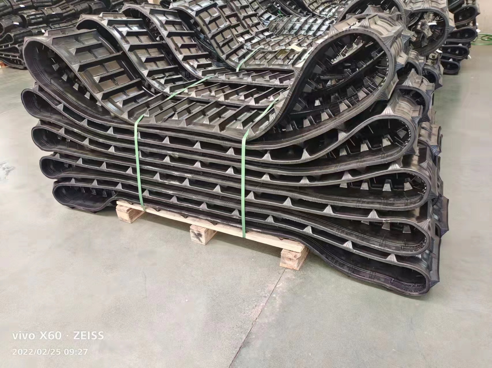 Good news, Heiyi can also produce rubber tracks Now