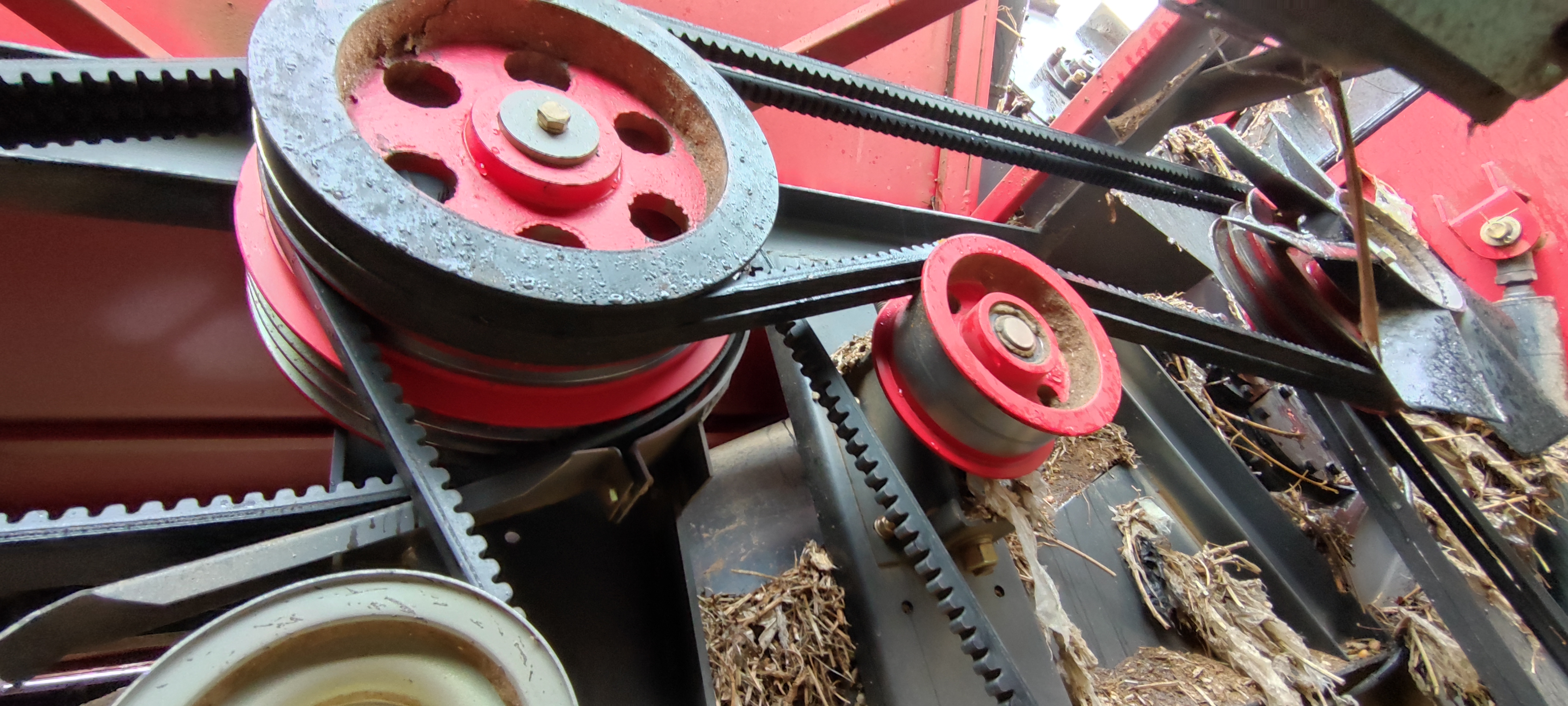 A Cogged V-belt Performs Better on Blank Pulleys