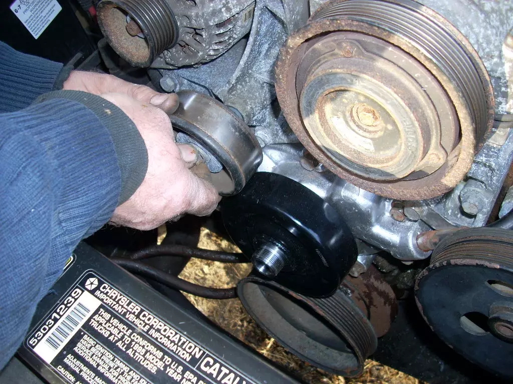 How to Install a New Serpentine Belt, Fan Belt, or Alternator Belt ...